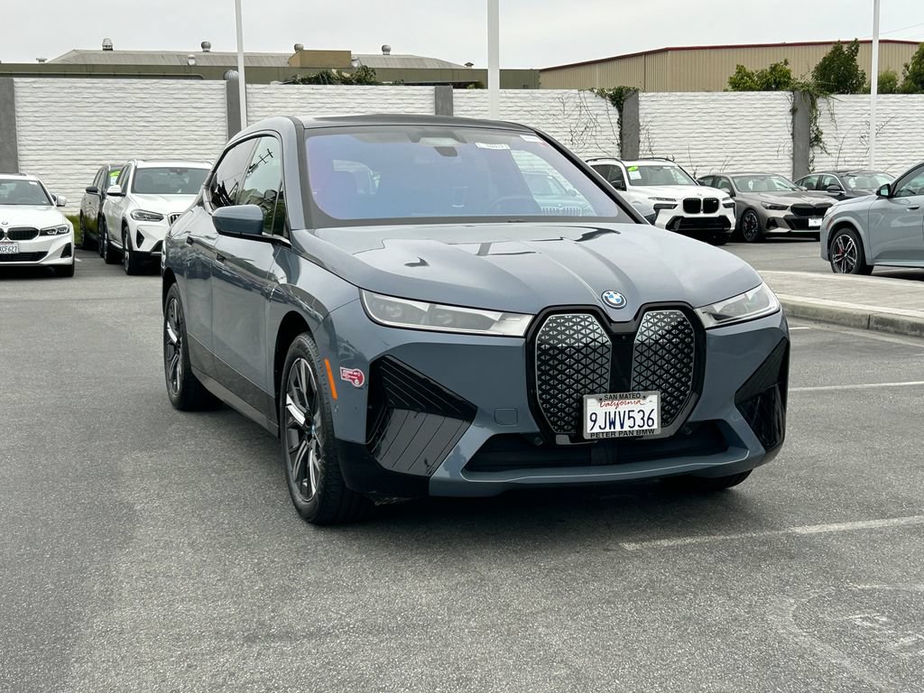 Used 2024 BMW iX xDrive50 w/ Sport Package AWD/4WD image 7
