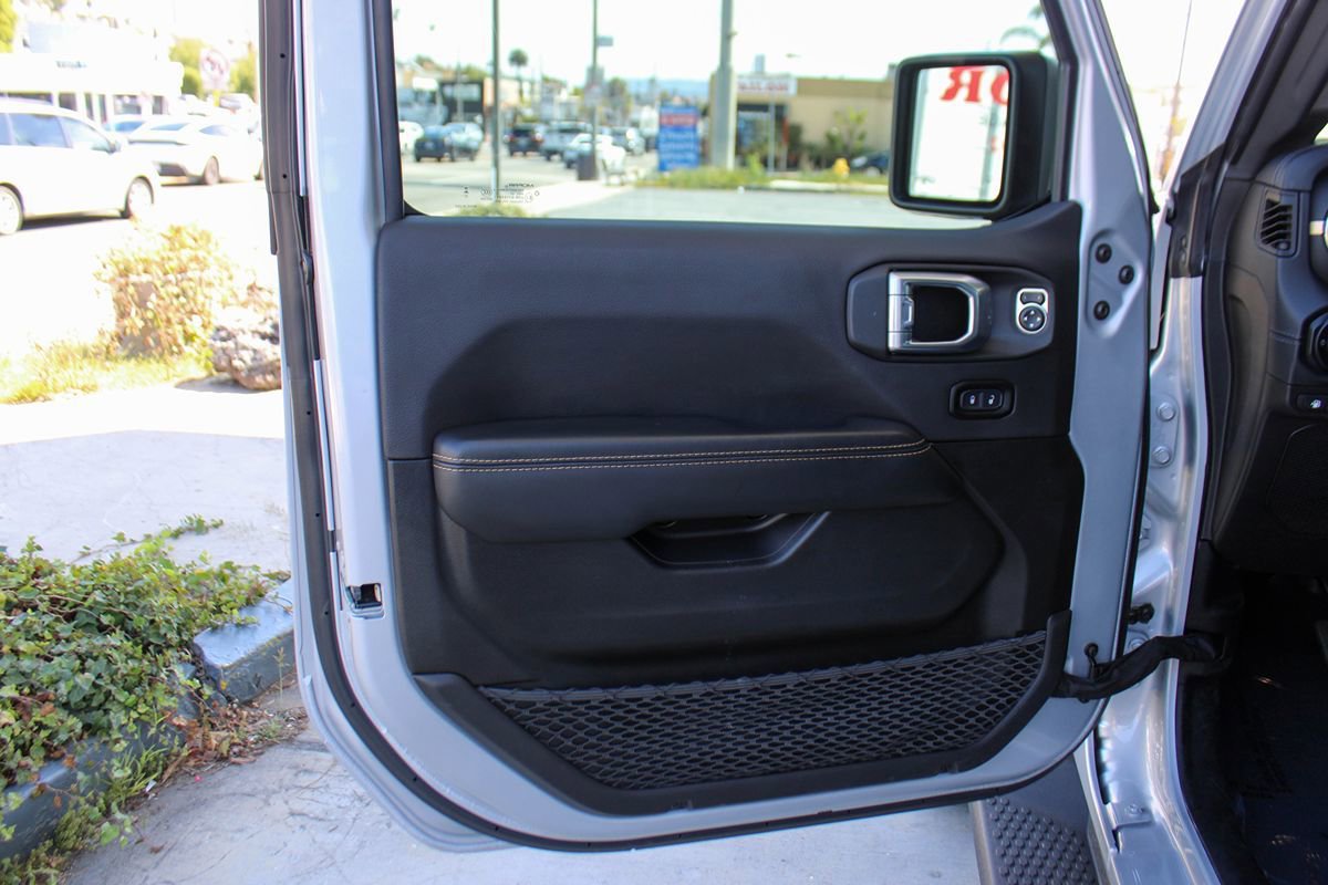 Used 2024 Jeep Wrangler Unlimited Sahara w/ Technology Group AWD/4WD image 35