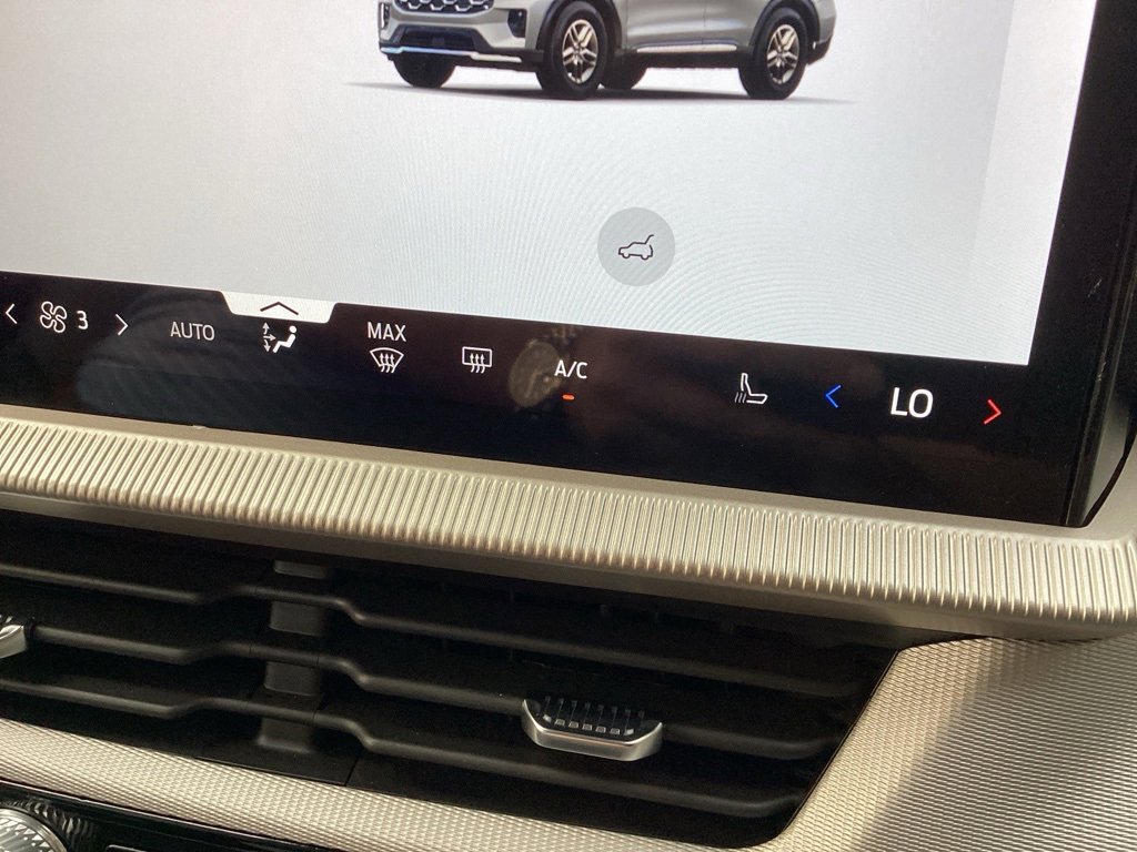 Used 2025 Ford Explorer Active w/ Active Comfort Package image 59