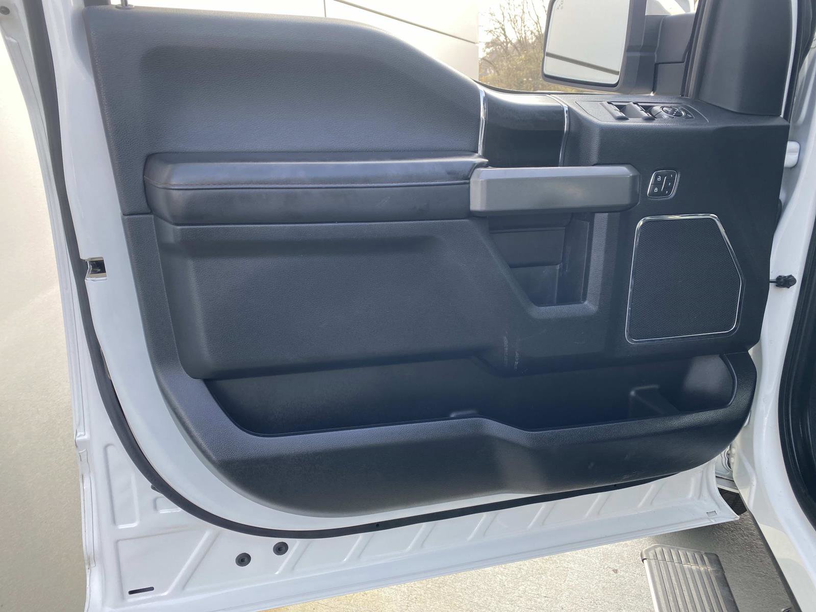 Used 2020 Ford F150 Platinum w/ Equipment Group 701A Luxury image 16