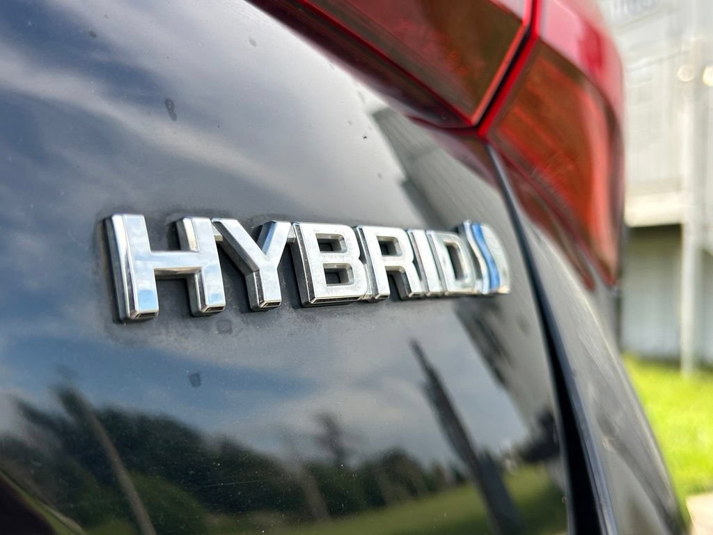 Used 2021 Toyota Prius LE FWD image 44