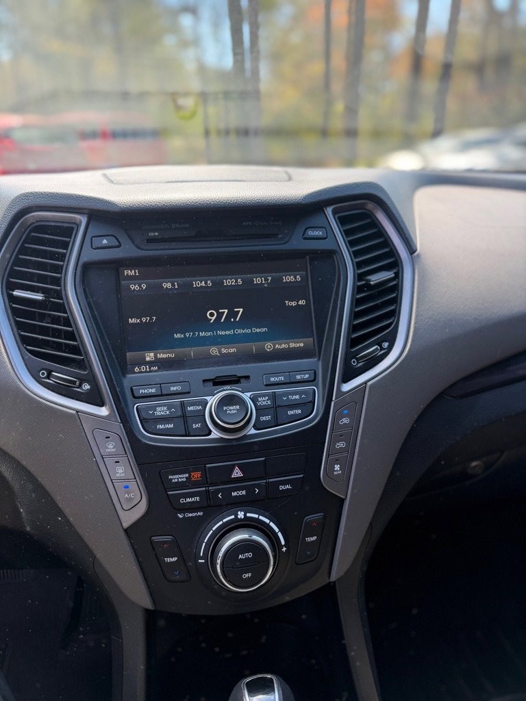 Used 2013 Hyundai Santa Fe GLS image 16