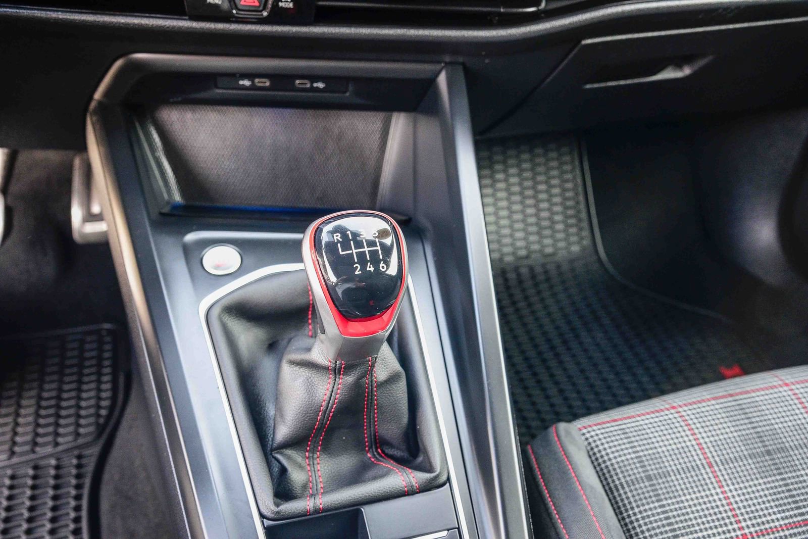 Used 2022 Volkswagen GTI SE image 29