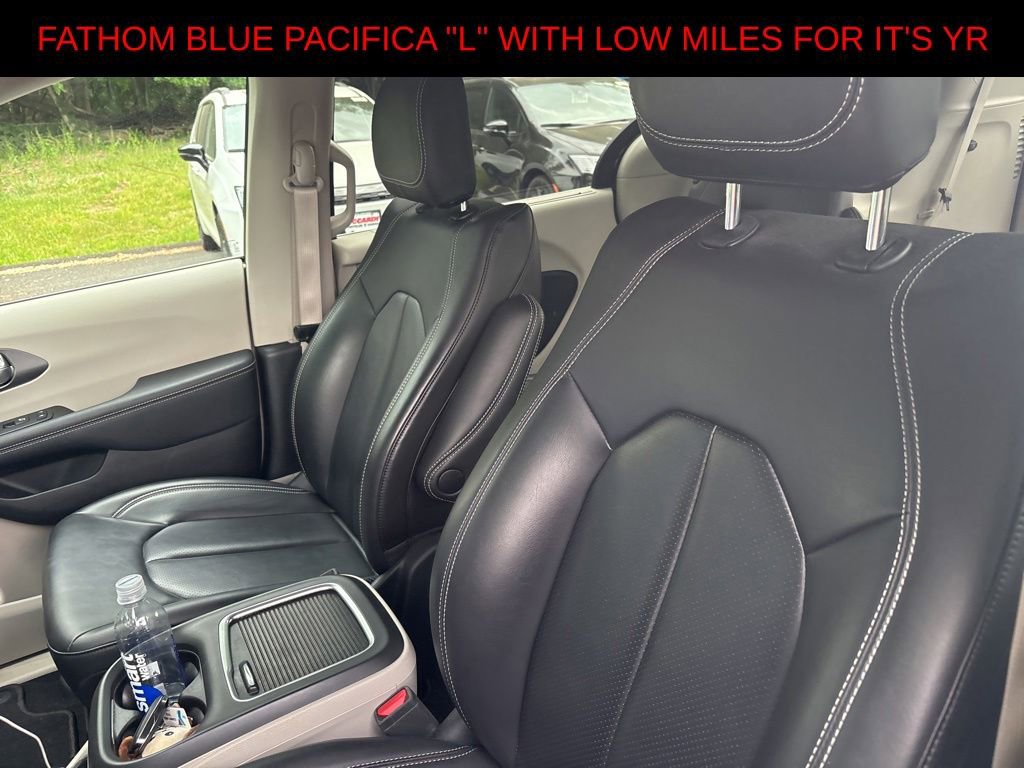 Used 2023 Chrysler Pacifica Touring-L FWD image 9