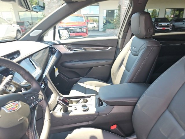 New 2025 Cadillac XT6 Sport w/ Technology Package image 36