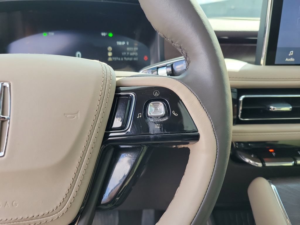 Certified 2024 Lincoln Aviator Reserve w/ Equipment Group 201A AWD/4WD image 26