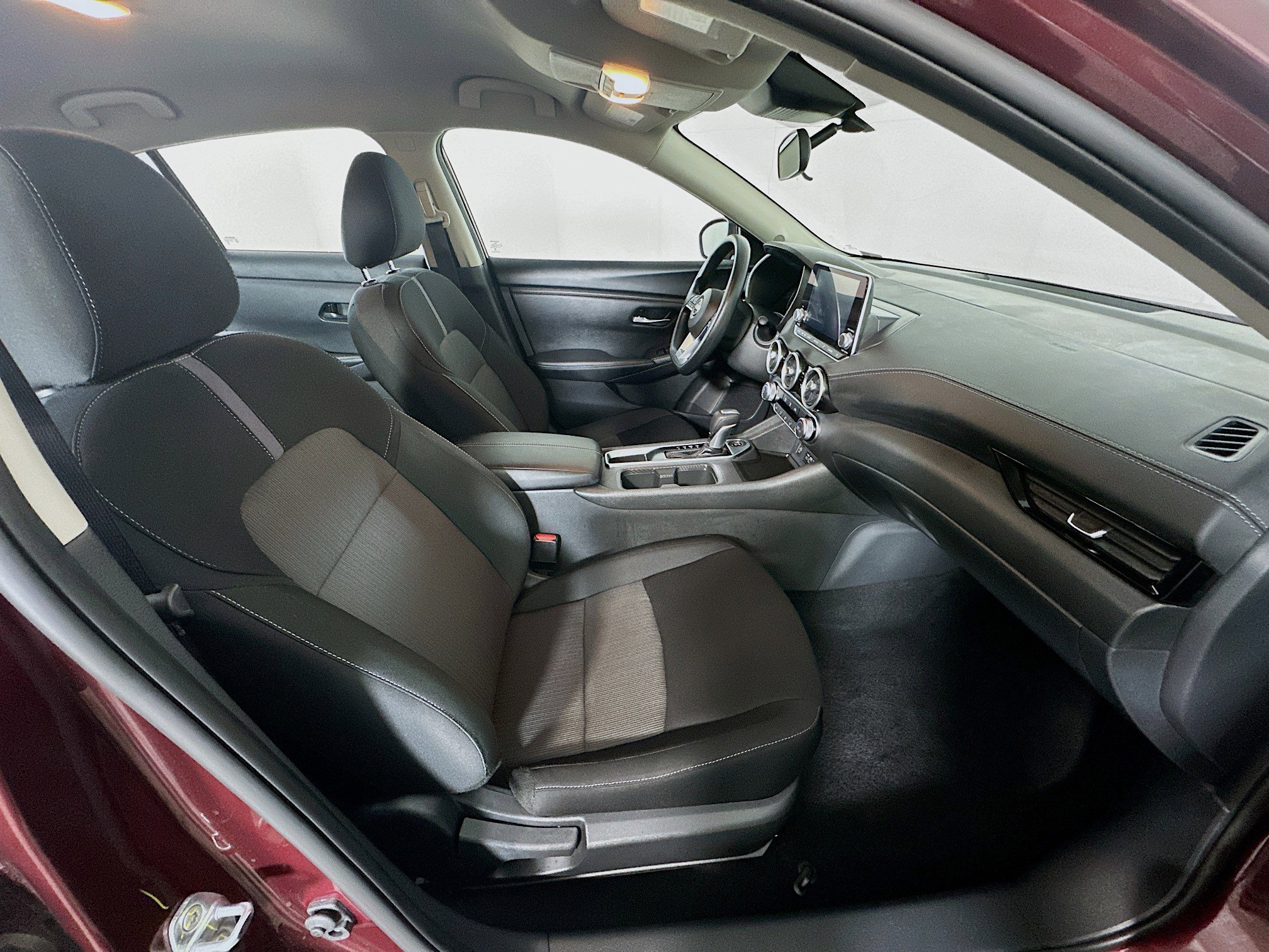 Used 2025 Nissan Sentra SV image 29