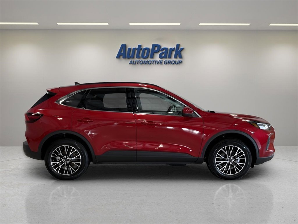 New 2026 Ford Escape SE w/ Class II Trailer Tow Package image 8