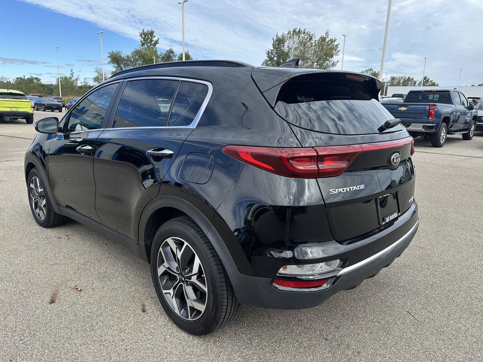 Used 2021 Kia Sportage EX w/ EX Technology Package FWD image 3