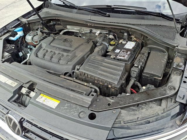 Certified 2022 Volkswagen Tiguan SE R-Line AWD/4WD image 33