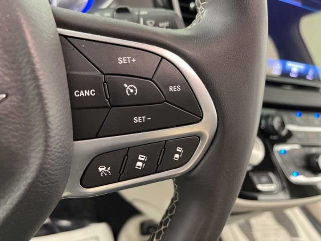 Used 2024 Chrysler Pacifica Touring-L FWD image 22