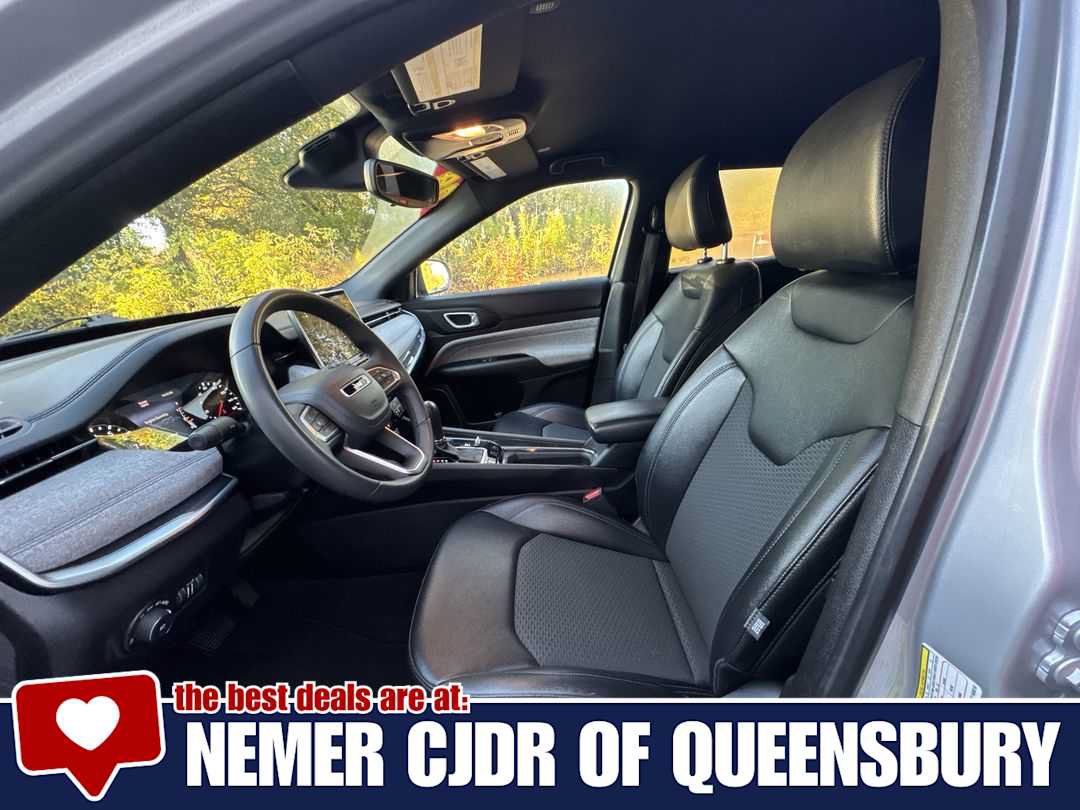 Used 2024 Jeep Compass Latitude AWD/4WD image 11
