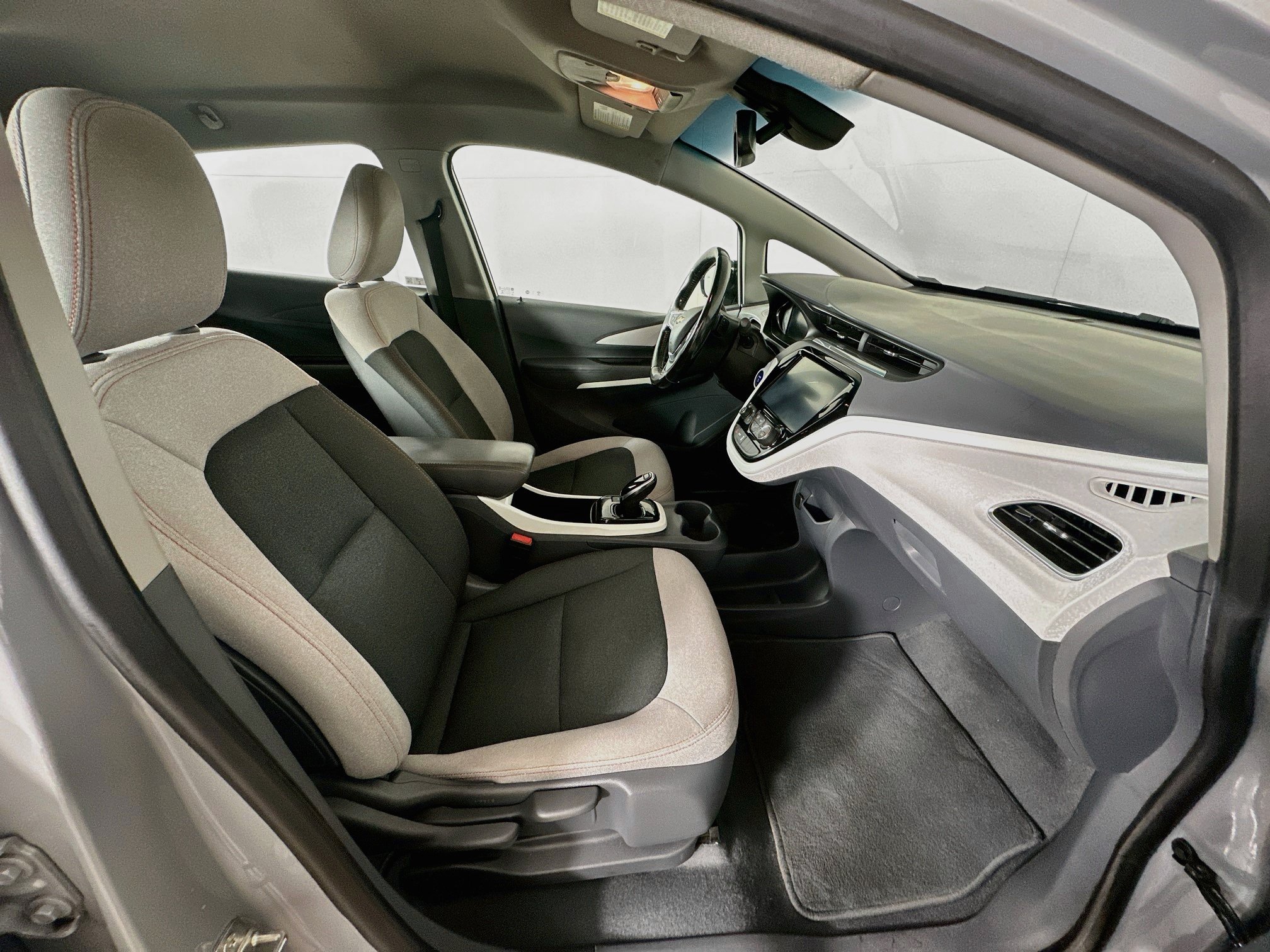 Used 2020 Chevrolet Bolt LT FWD image 29