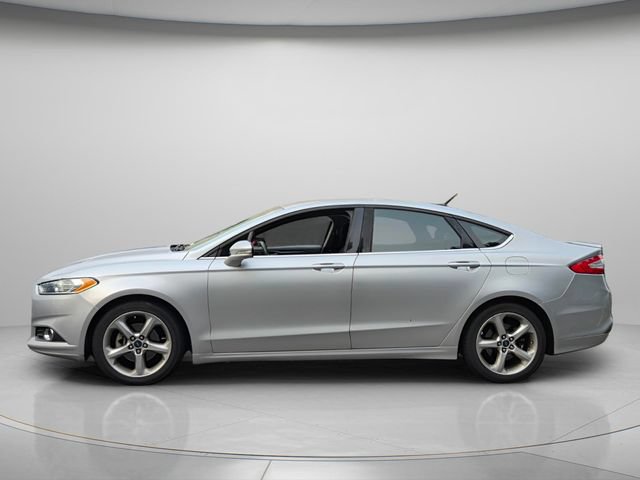 Used 2016 Ford Fusion SE FWD image 3