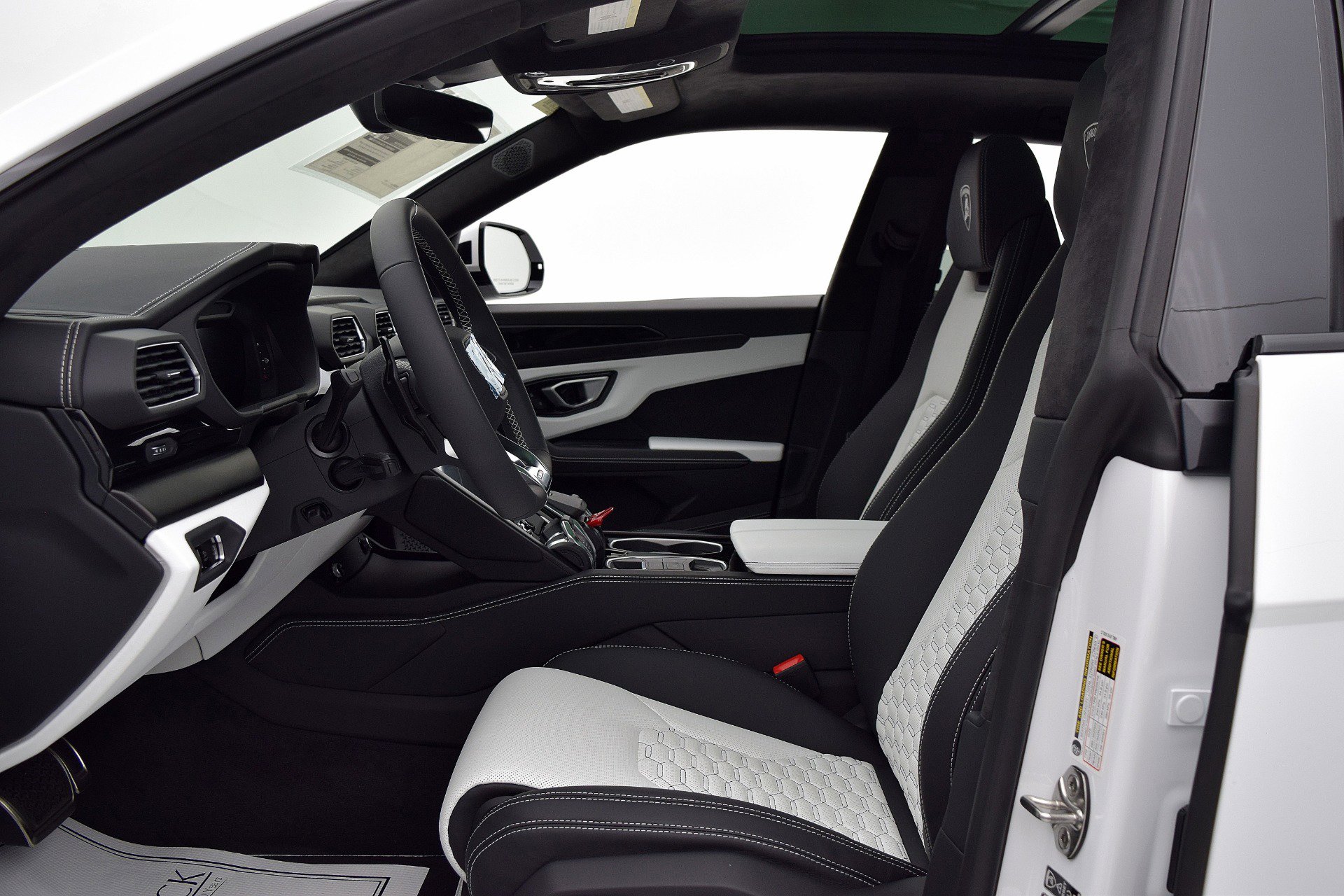 Used 2021 Lamborghini Urus image 23