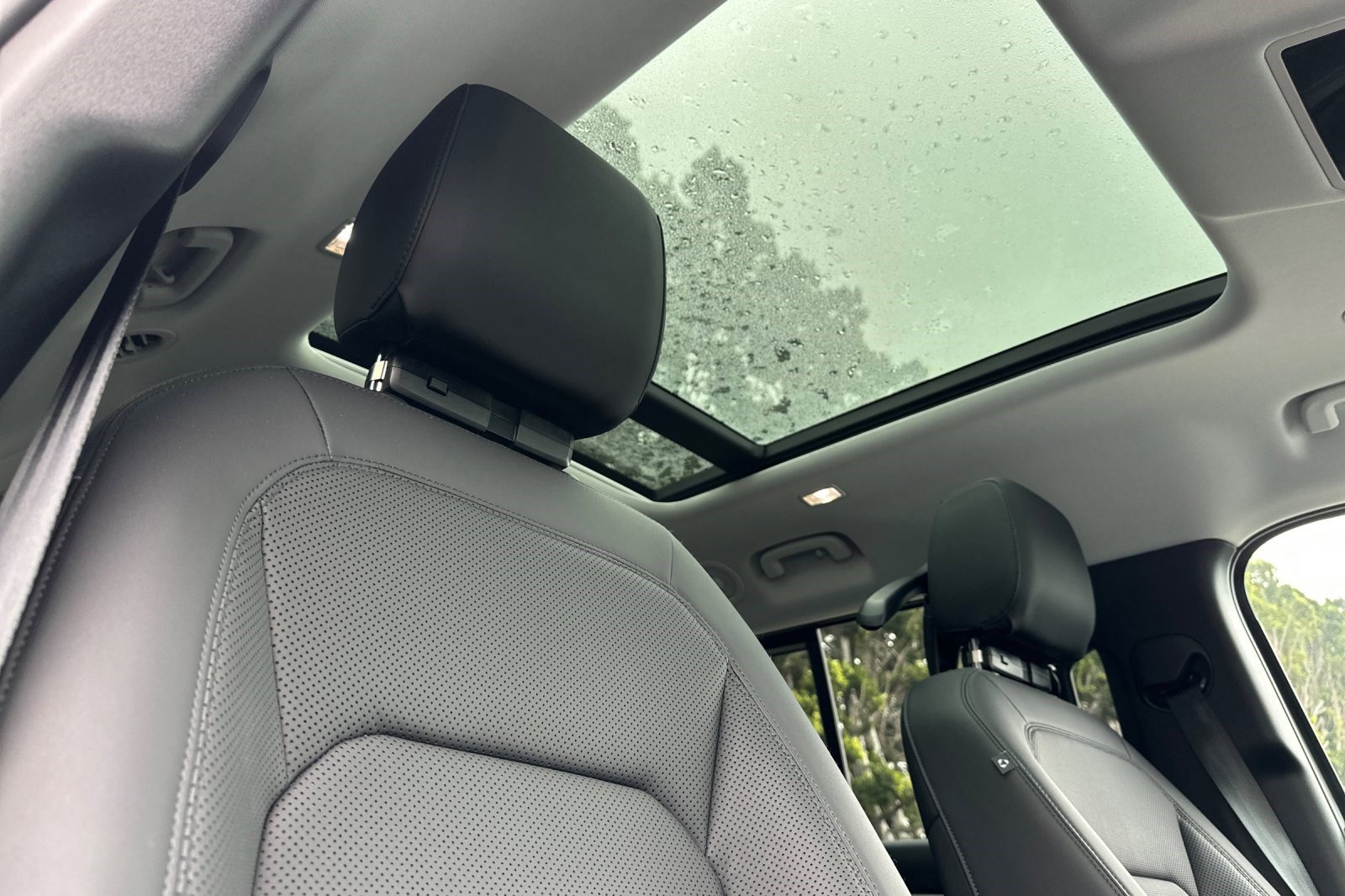 Used 2025 Land Rover Defender 130 S image 25