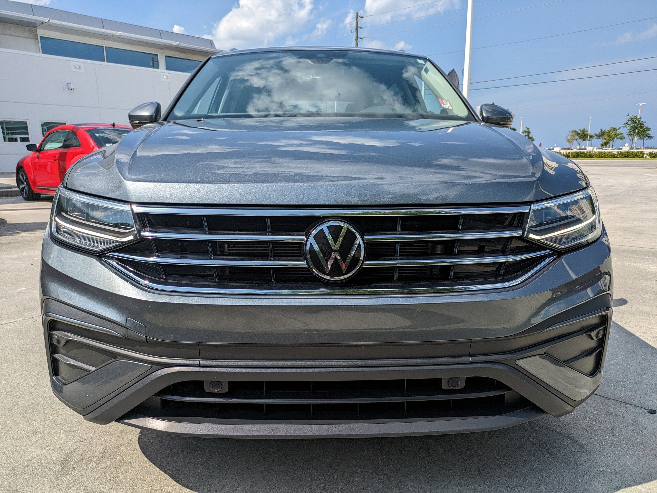 Certified 2023 Volkswagen Tiguan SE FWD image 9