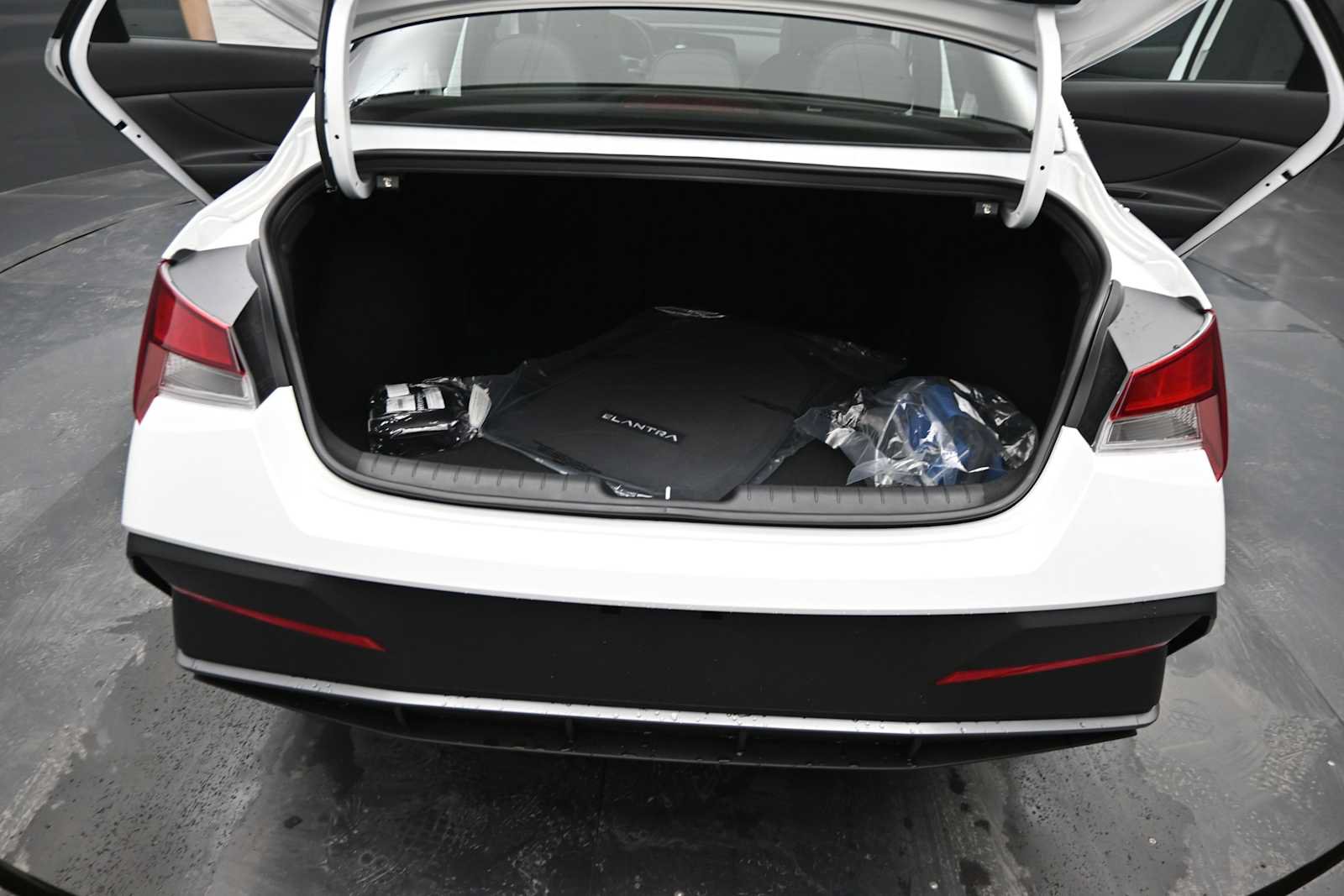 New 2026 Hyundai Elantra SEL Sport FWD image 14