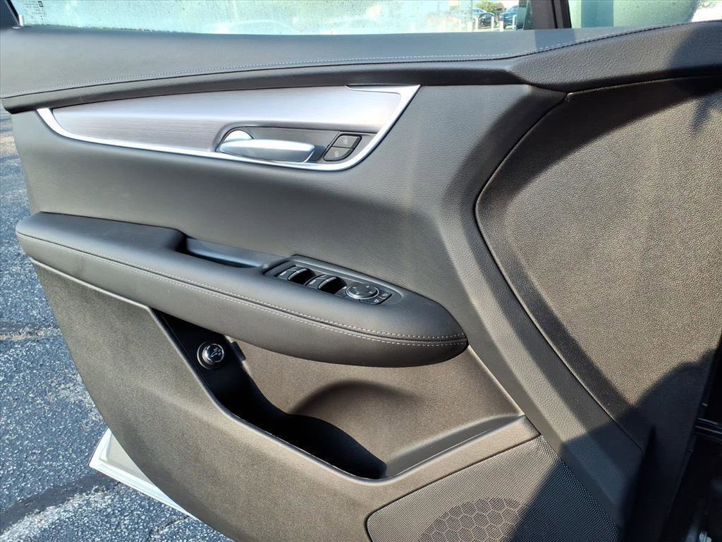 New 2025 Cadillac XT5 Luxury image 14