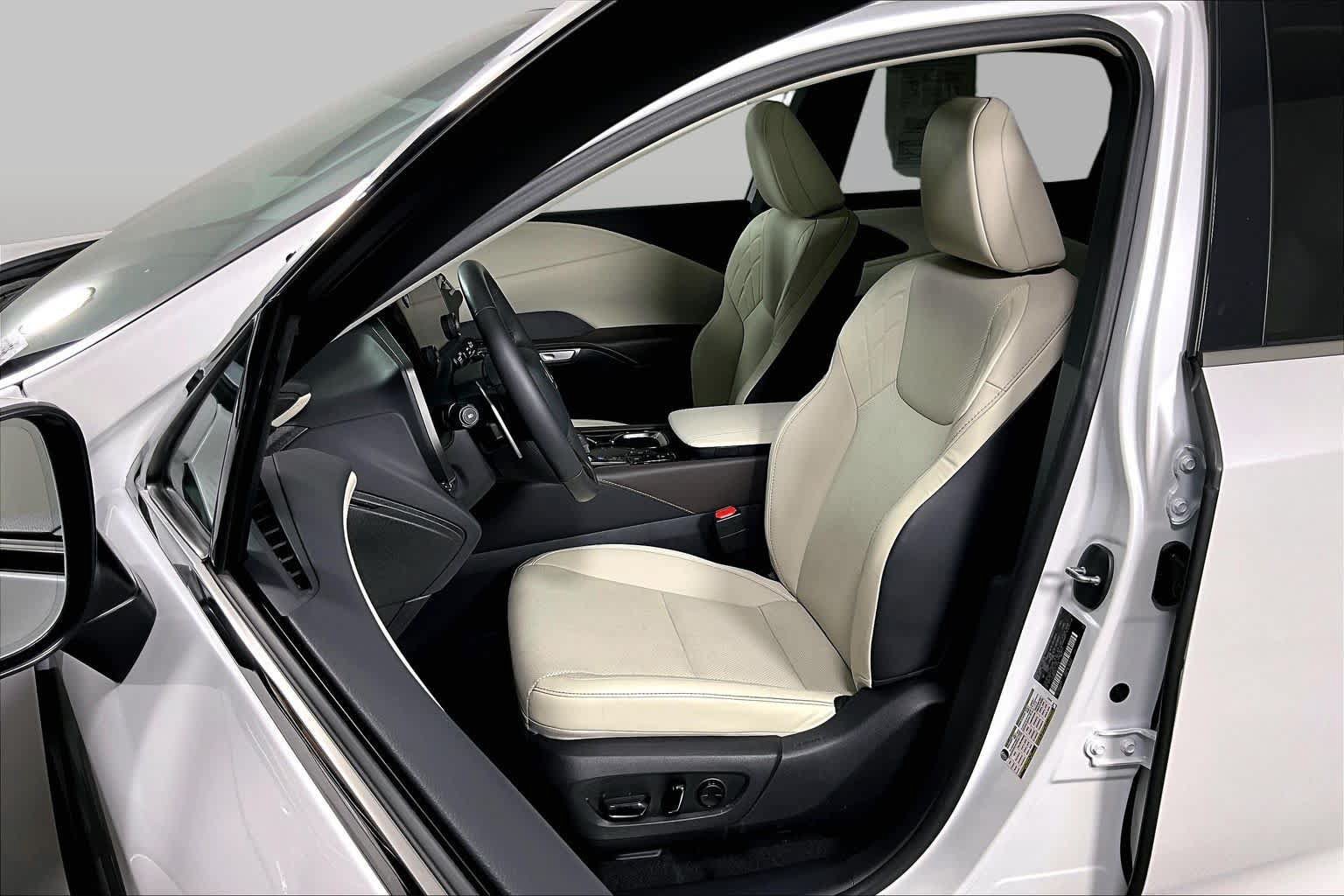 Certified 2024 Lexus RX 350 FWD w/ Technology Package image 7