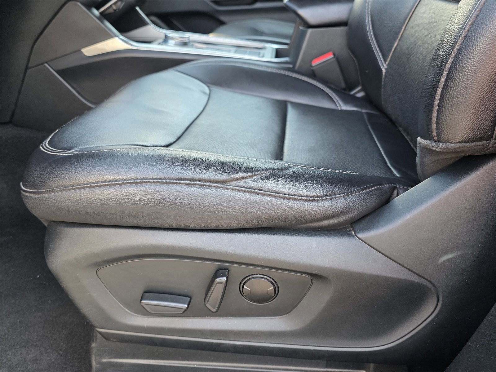 Used 2023 Ford Explorer Limited w/ Equipment Group 301A image 35