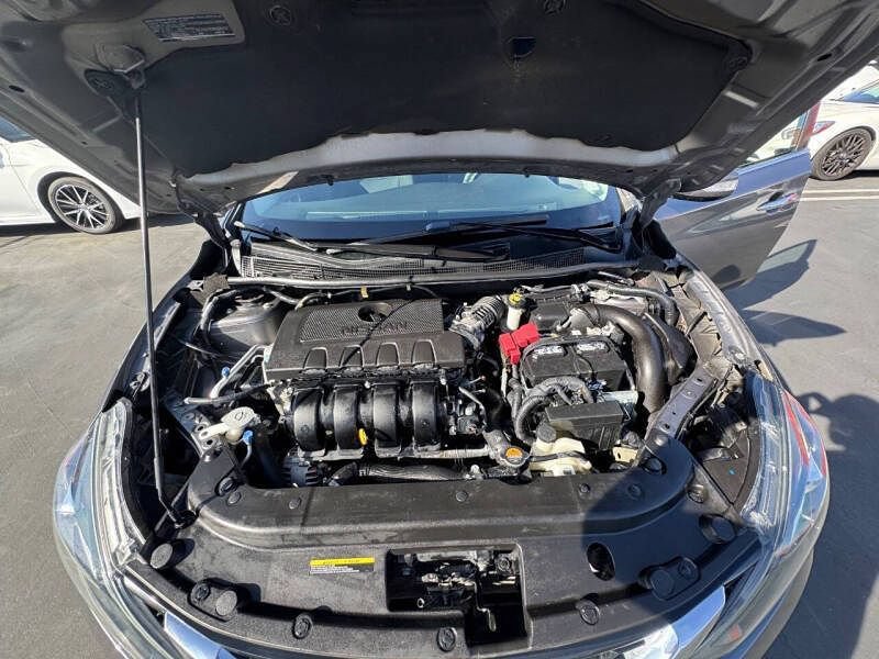 Used 2016 Nissan Sentra SR FWD image 12