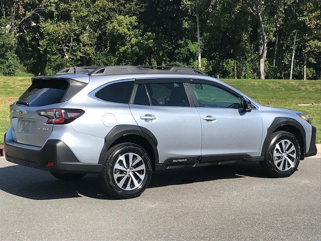 Used 2024 Subaru Outback Premium AWD/4WD image 3