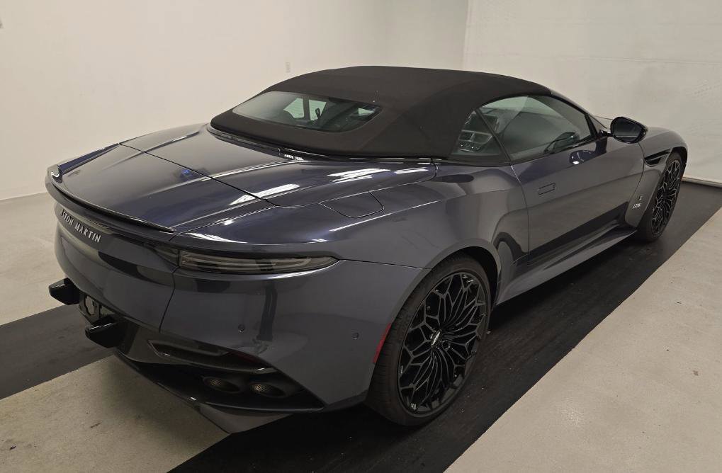 Used 2021 Aston Martin DBS Superleggera Volante image 3