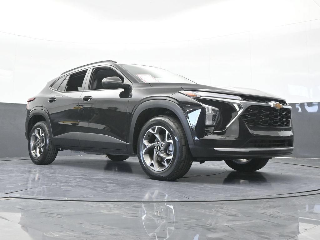 Used 2025 Chevrolet Trax LT FWD image 59