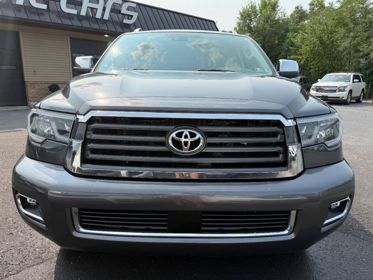 Used 2018 Toyota Sequoia Limited w/ Safety & Convenience Package AWD/4WD image 2
