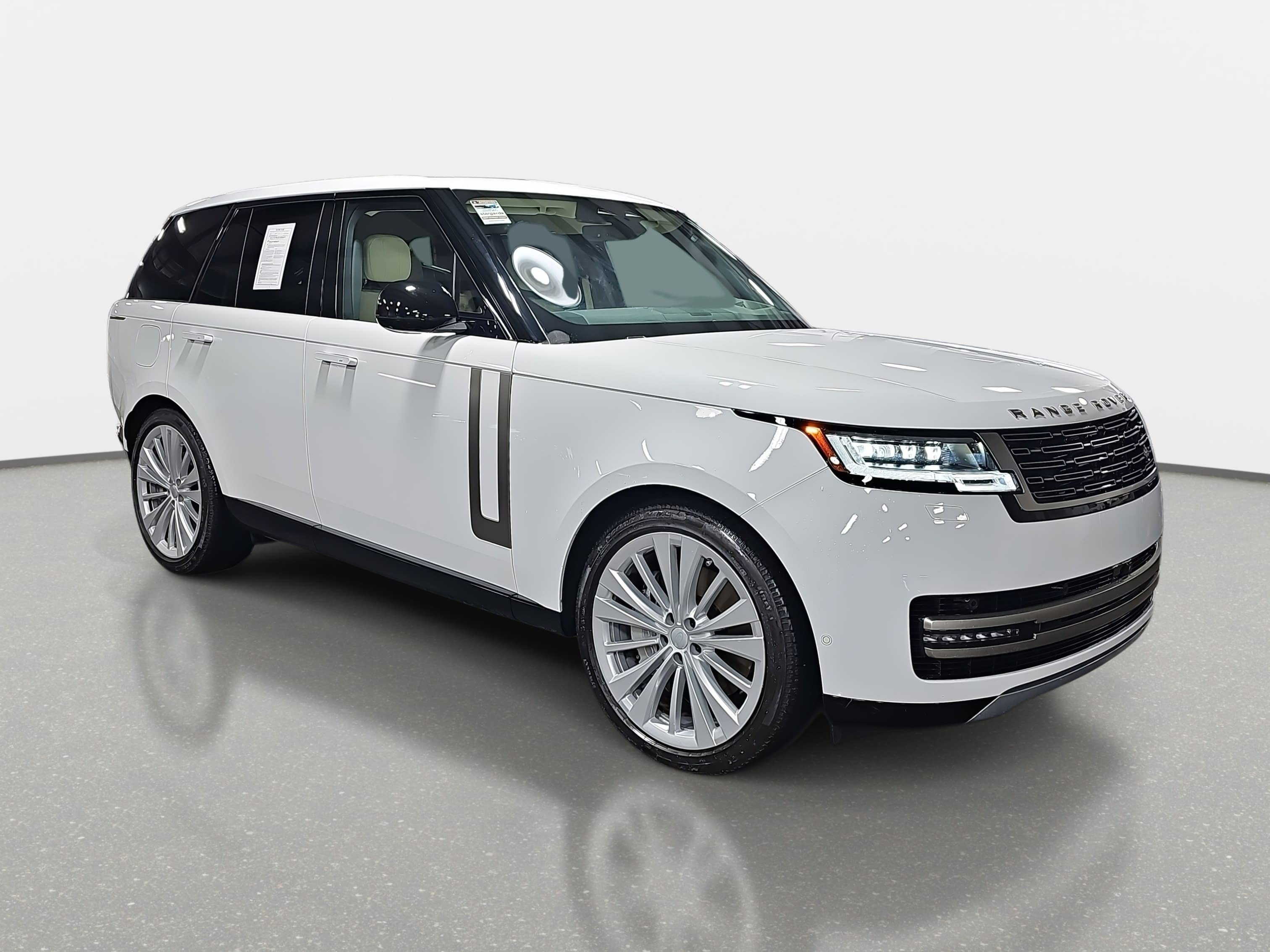 Used 2025 Land Rover Range Rover SE image 3