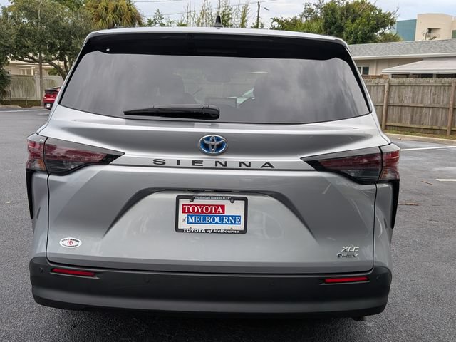 Used 2025 Toyota Sienna XLE FWD image 4