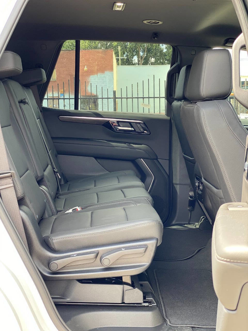 Used 2025 Chevrolet Tahoe LT image 5