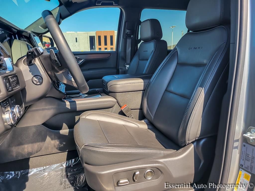 Used 2025 GMC Yukon XL Denali AWD/4WD image 9