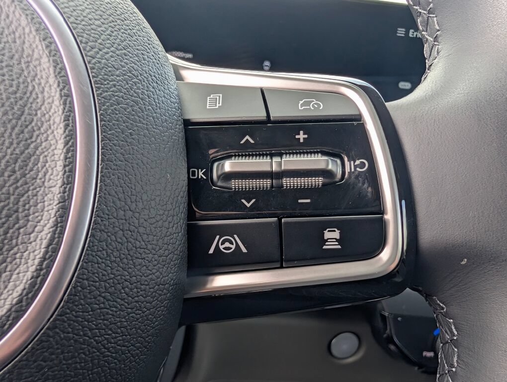 Certified 2025 Kia Carnival FWD image 19