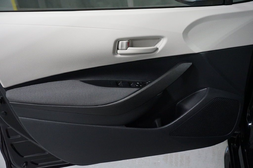 Certified 2025 Toyota Corolla LE FWD image 27