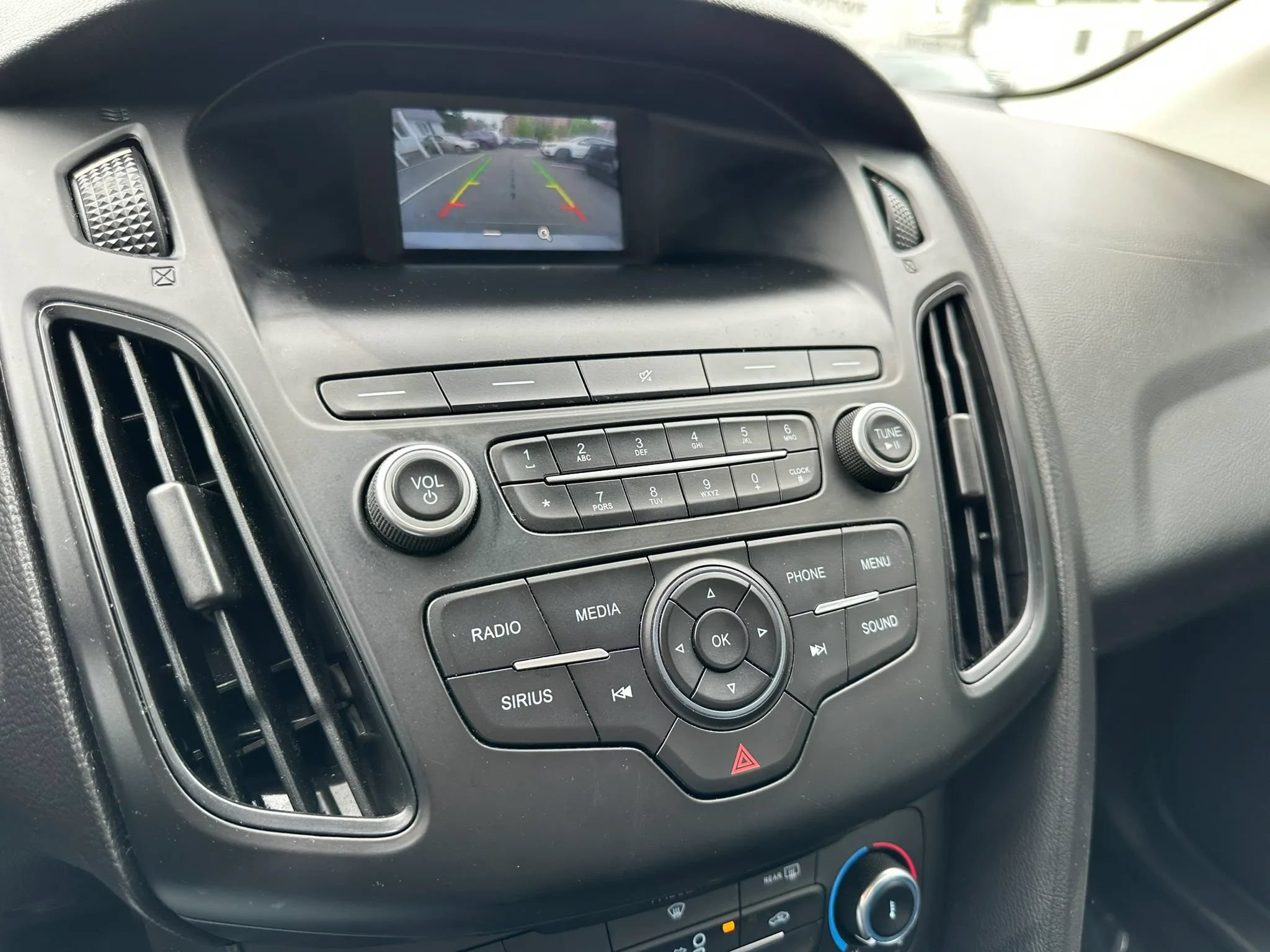 Used 2018 Ford Focus SE FWD image 26