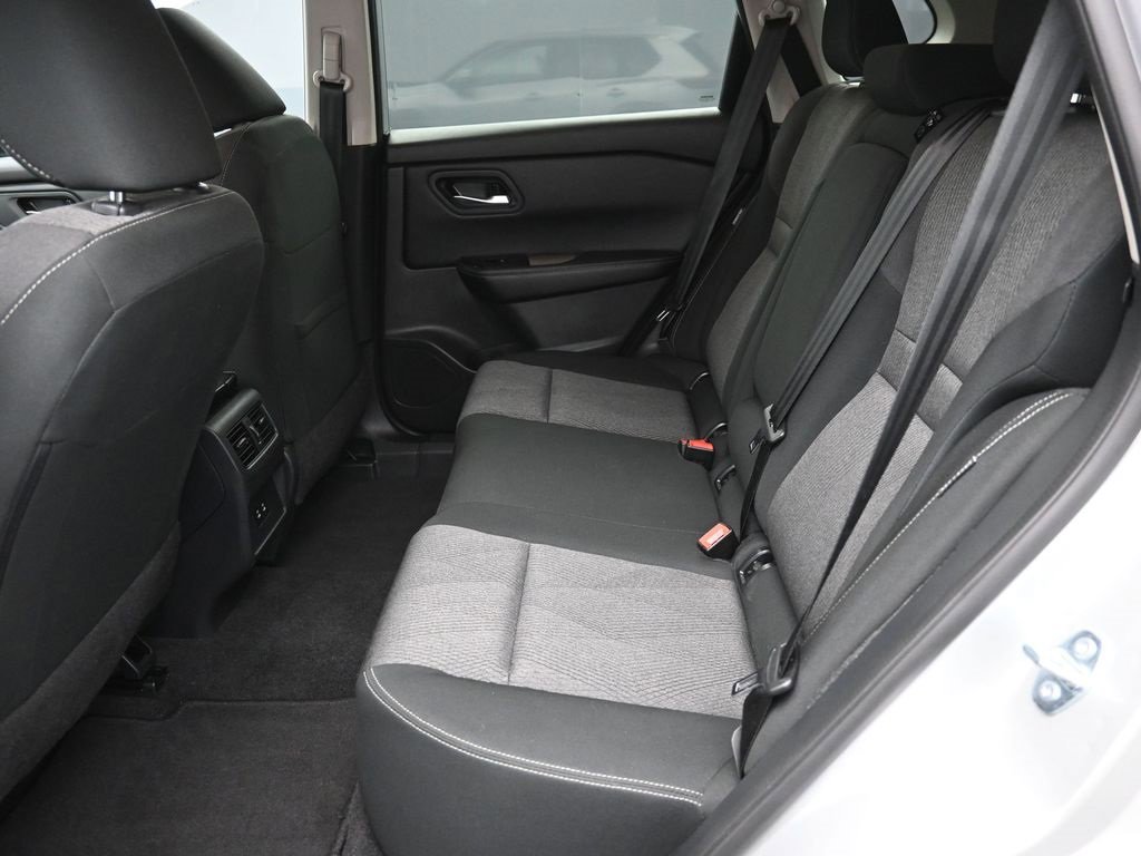 Used 2025 Nissan Rogue SV image 26