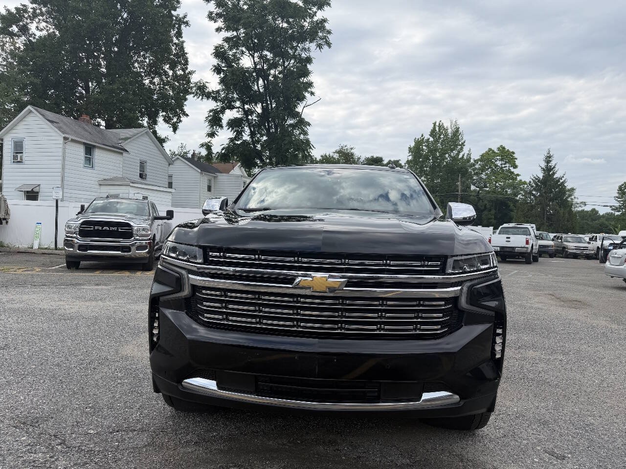 Used 2022 Chevrolet Suburban Premier RWD image 2