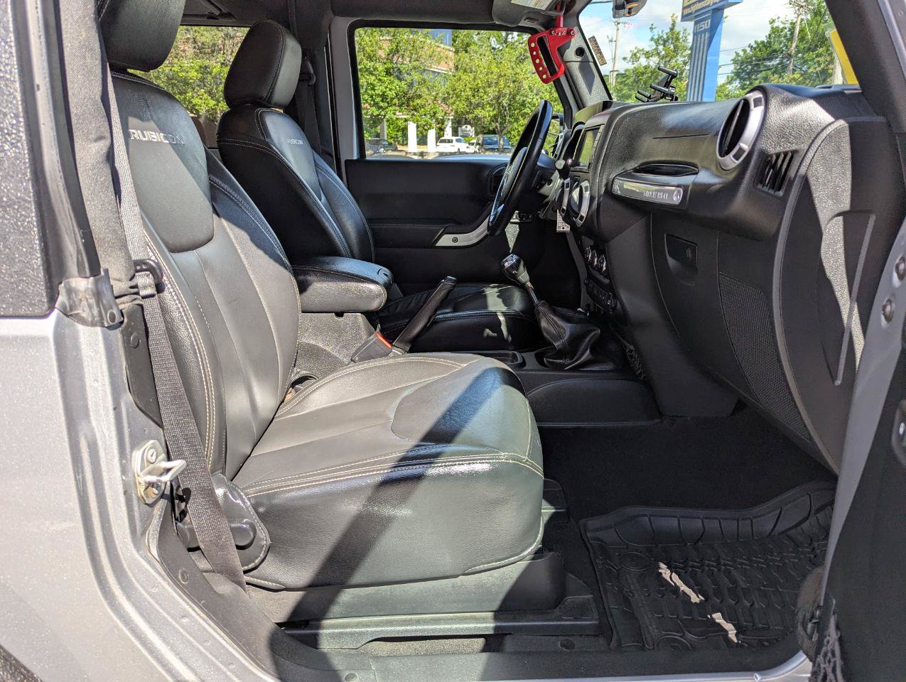 Used 2017 Jeep Wrangler Rubicon AWD/4WD image 33