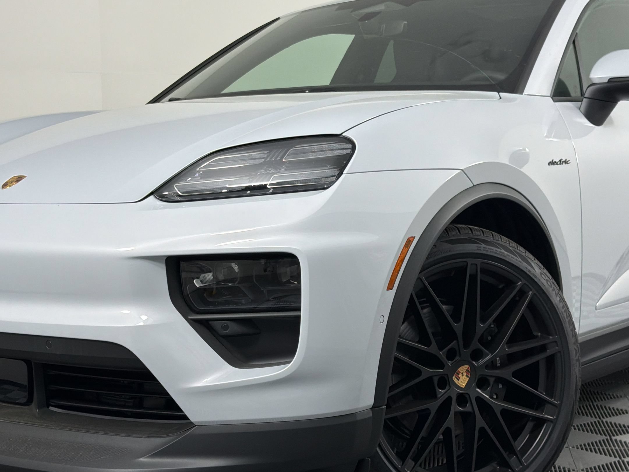 New 2026 Porsche Macan Electric RWD image 23