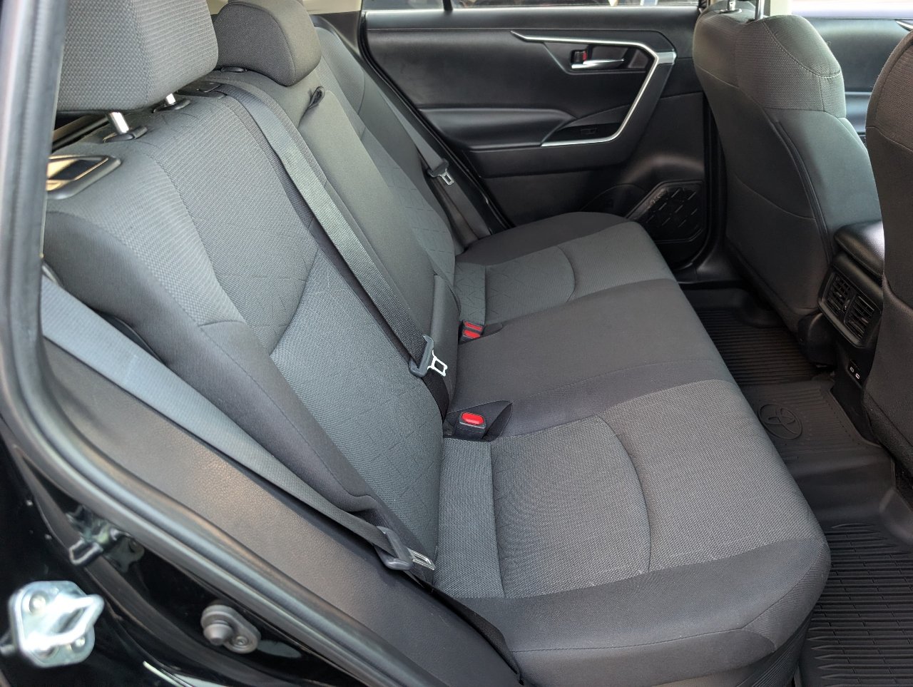Used 2024 Toyota RAV4 XLE AWD/4WD image 5
