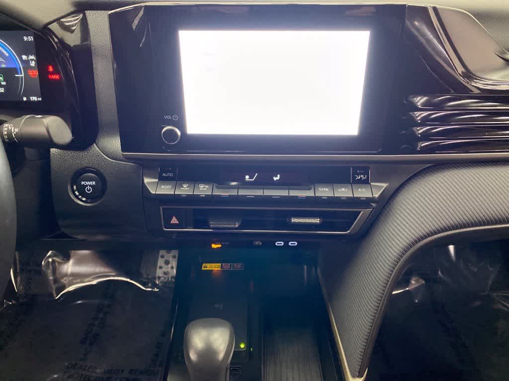 Used 2025 Toyota Camry SE FWD image 11