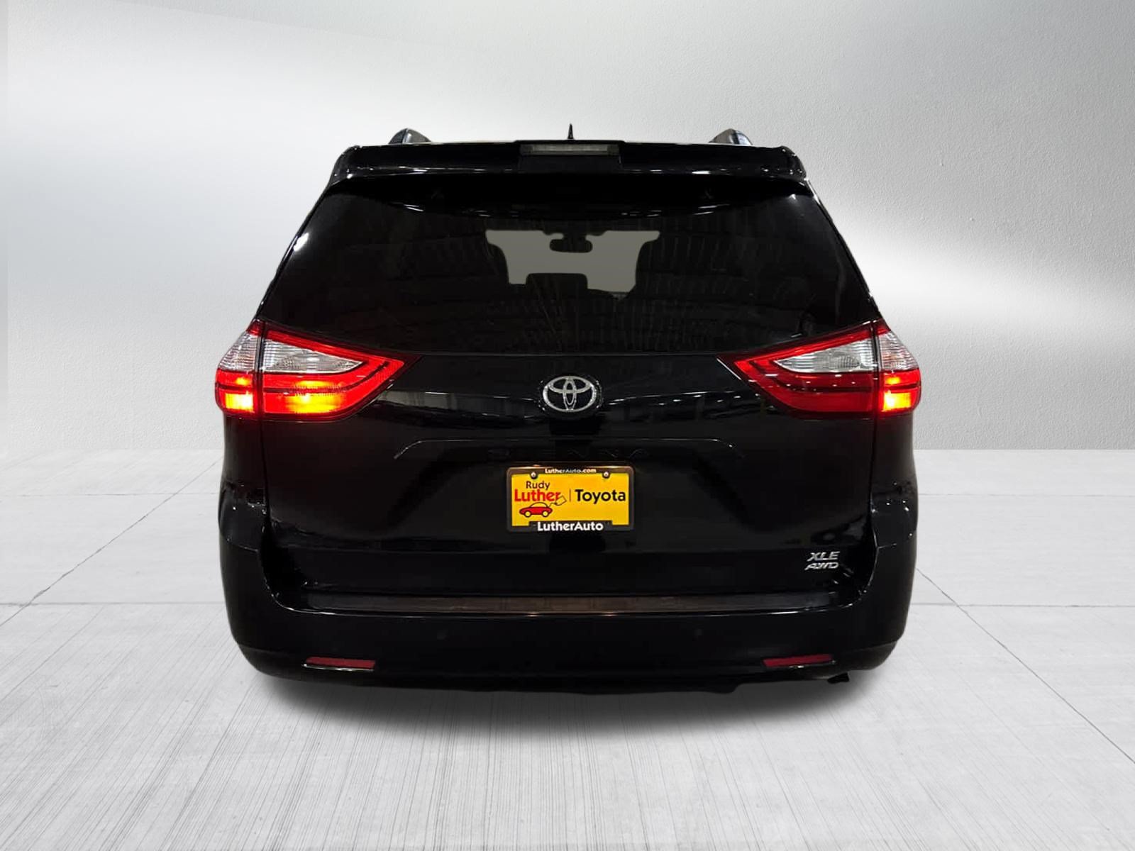 Certified 2019 Toyota Sienna XLE Premium w/ Carpet Mat Package AWD/4WD image 5