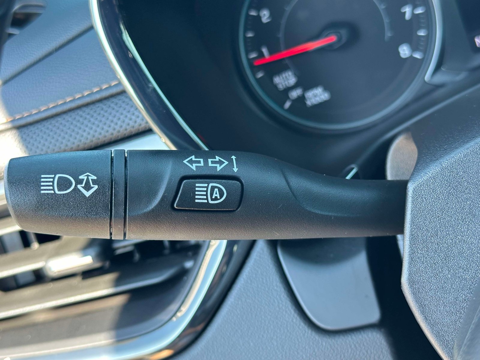 Used 2023 Chevrolet Equinox Premier FWD image 18