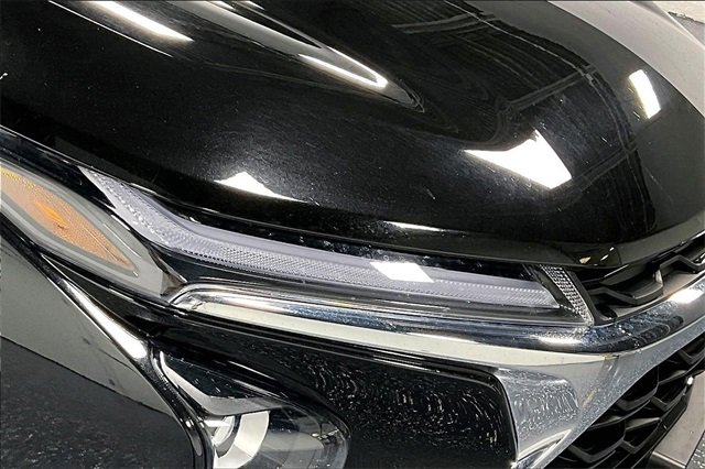 Used 2025 Chevrolet Trax LT w/ LT Convenience Package image 28