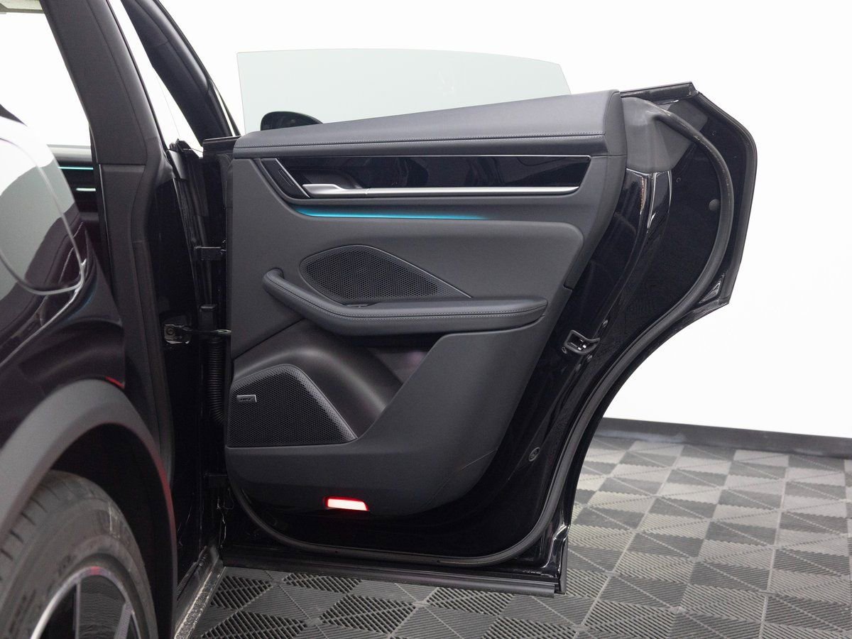 New 2025 Porsche Macan 4S Electric image 27