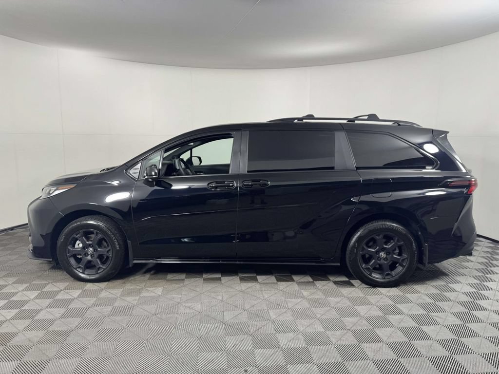 Used 2025 Toyota Sienna XLE Woodland Edition AWD/4WD image 11