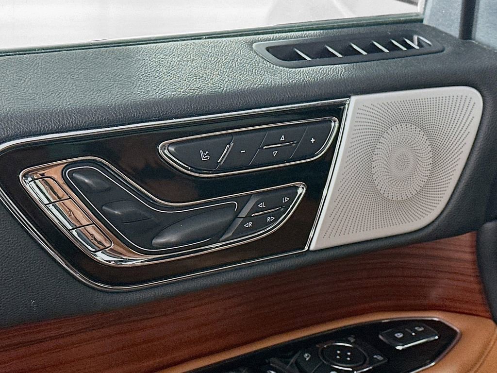 Used 2021 Lincoln Navigator Reserve image 22