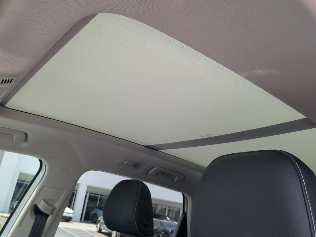 Certified 2022 Volkswagen Taos SE FWD image 20